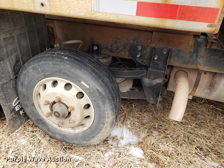 image for item EN9800 2001 International 4900 dump truck