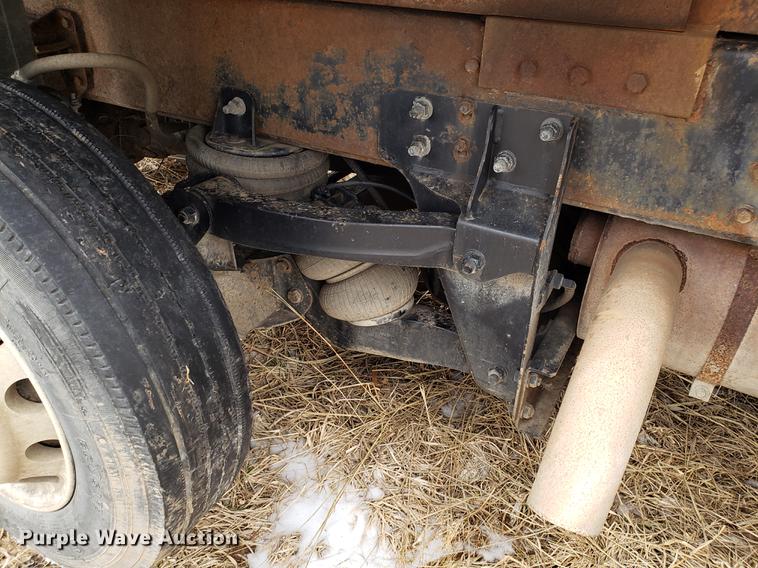 image for item EN9800 2001 International 4900 dump truck