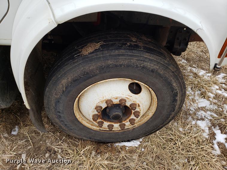 image for item EN9800 2001 International 4900 dump truck