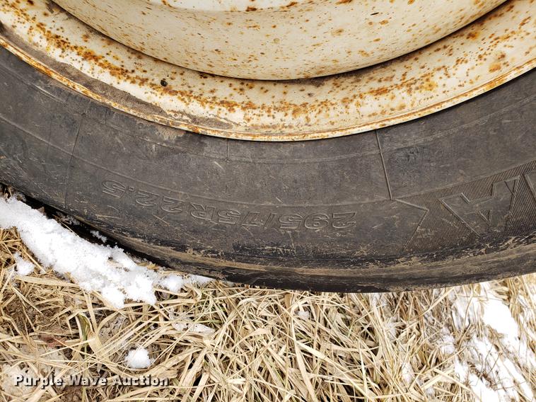 image for item EN9800 2001 International 4900 dump truck