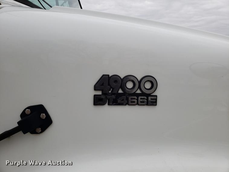 image for item EN9800 2001 International 4900 dump truck