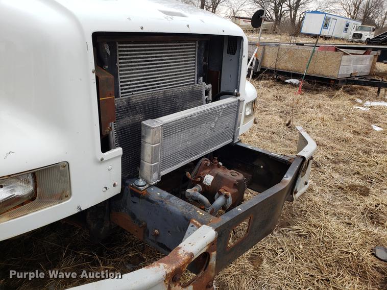 image for item EN9800 2001 International 4900 dump truck