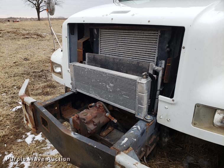 image for item EN9800 2001 International 4900 dump truck