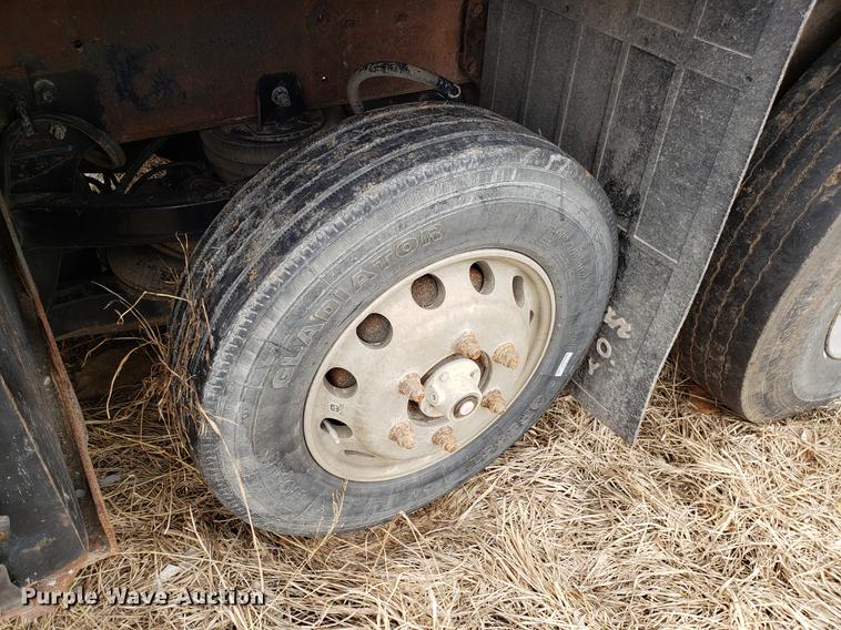 image for item EN9800 2001 International 4900 dump truck