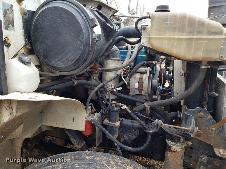 image for item EN9800 2001 International 4900 dump truck