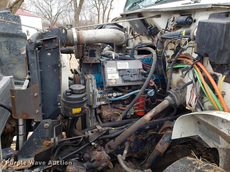 image for item EN9800 2001 International 4900 dump truck