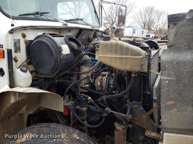 image for item EN9800 2001 International 4900 dump truck