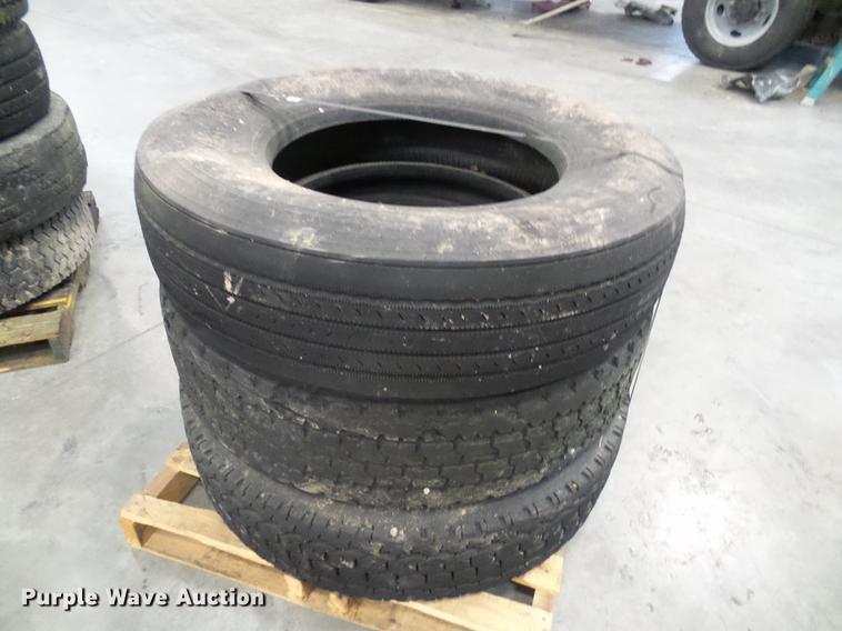 image for item EP9832 (5) pallets of tires