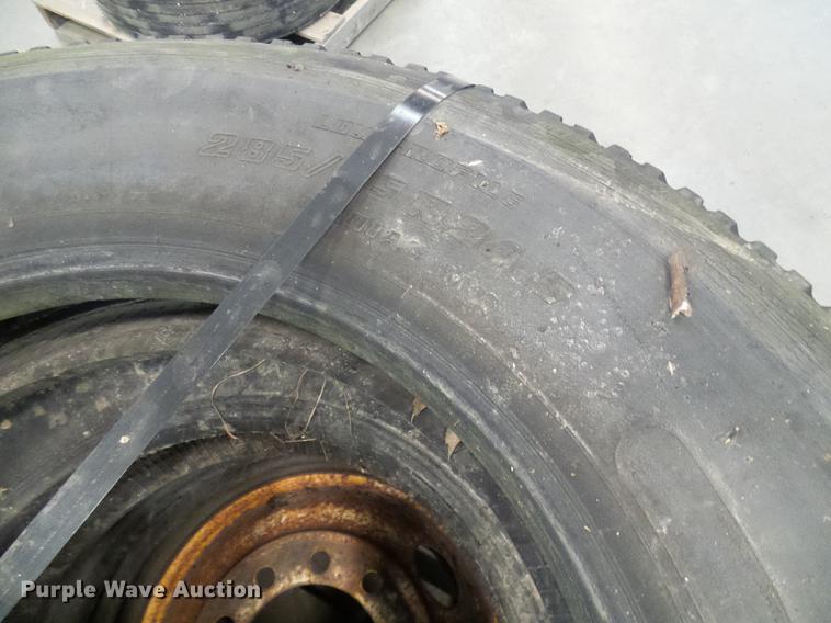 image for item EP9832 (5) pallets of tires