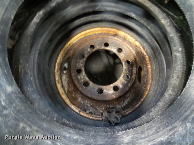 image for item EP9832 (5) pallets of tires