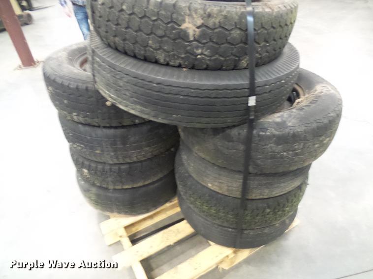 image for item EP9832 (5) pallets of tires