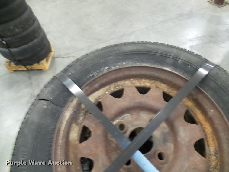 image for item EP9832 (5) pallets of tires