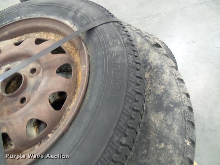 image for item EP9832 (5) pallets of tires