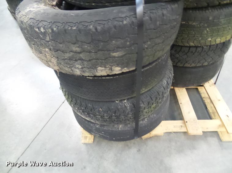 image for item EP9832 (5) pallets of tires