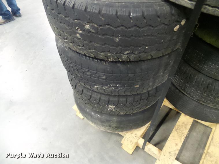 image for item EP9832 (5) pallets of tires