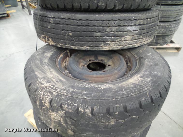 image for item EP9832 (5) pallets of tires