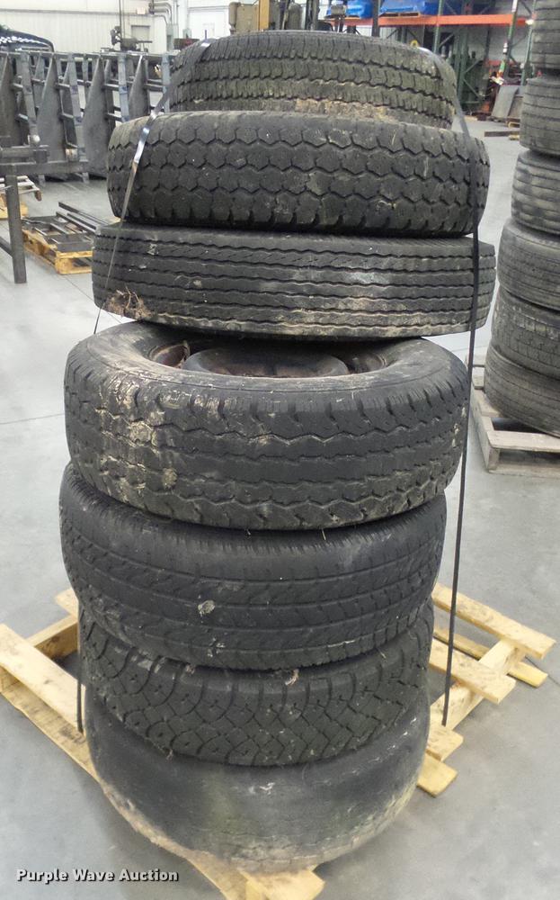 image for item EP9832 (5) pallets of tires
