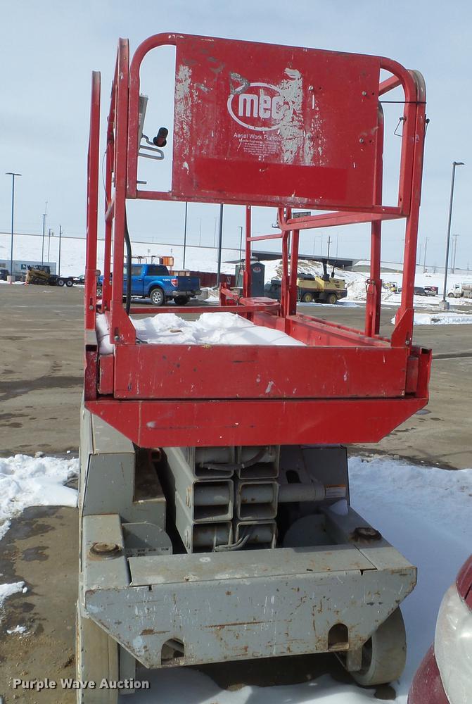 image for item EW9931 2000 Mec 2647ES scissor lift