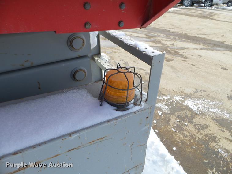 image for item EW9931 2000 Mec 2647ES scissor lift