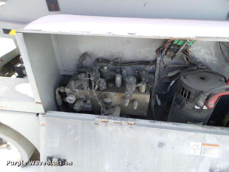 image for item EW9931 2000 Mec 2647ES scissor lift