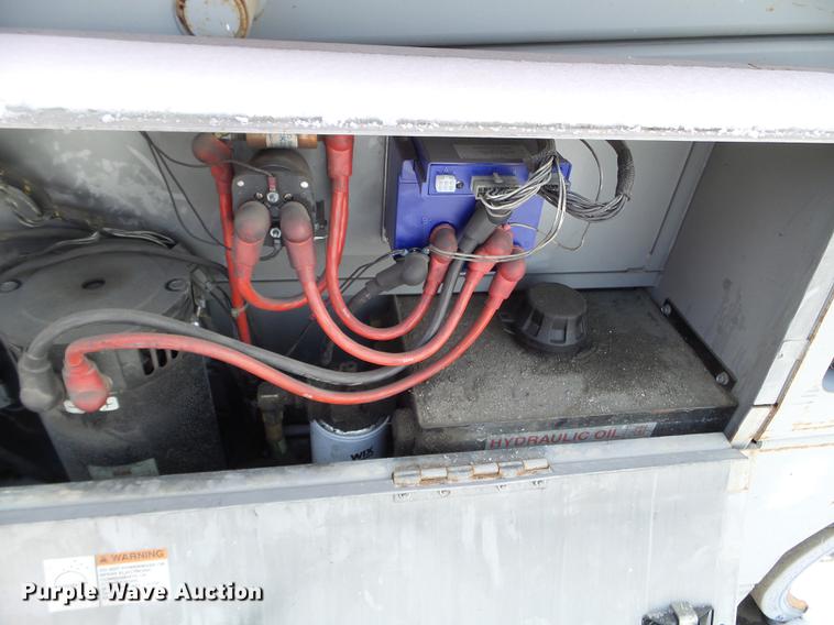 image for item EW9931 2000 Mec 2647ES scissor lift