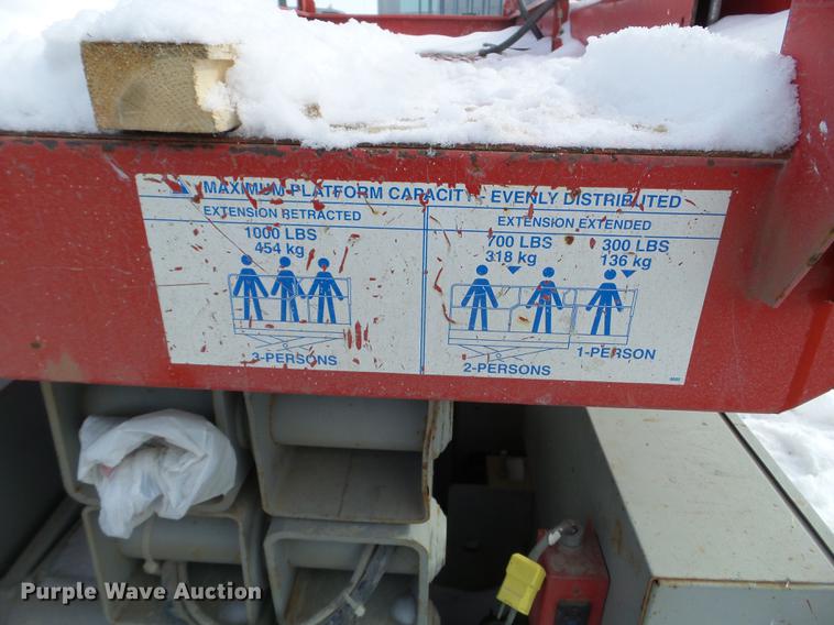 image for item EW9931 2000 Mec 2647ES scissor lift