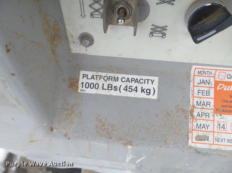 image for item EW9931 2000 Mec 2647ES scissor lift