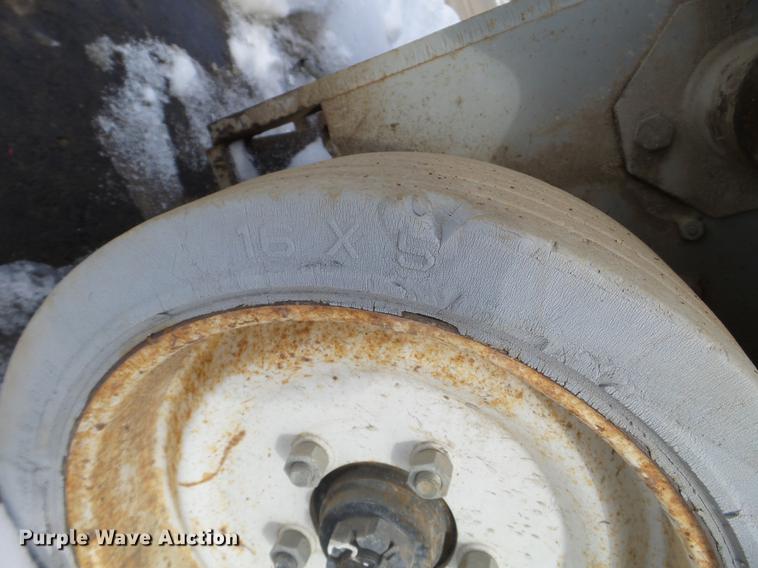 image for item EW9931 2000 Mec 2647ES scissor lift