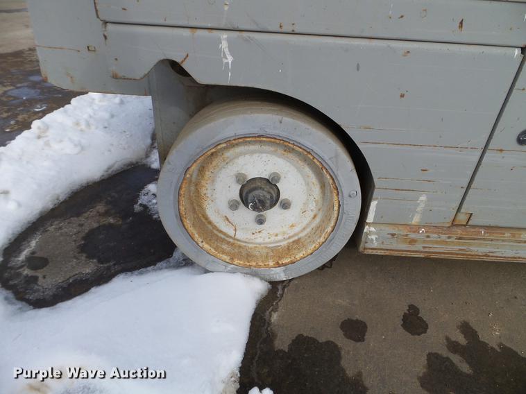 image for item EW9931 2000 Mec 2647ES scissor lift