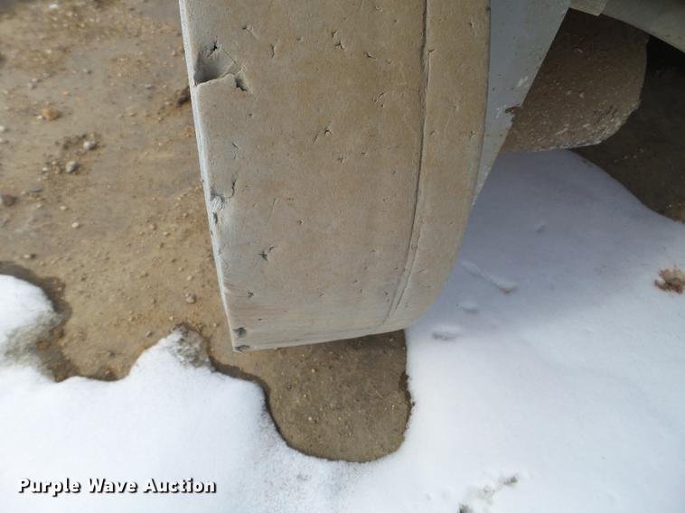 image for item EW9931 2000 Mec 2647ES scissor lift