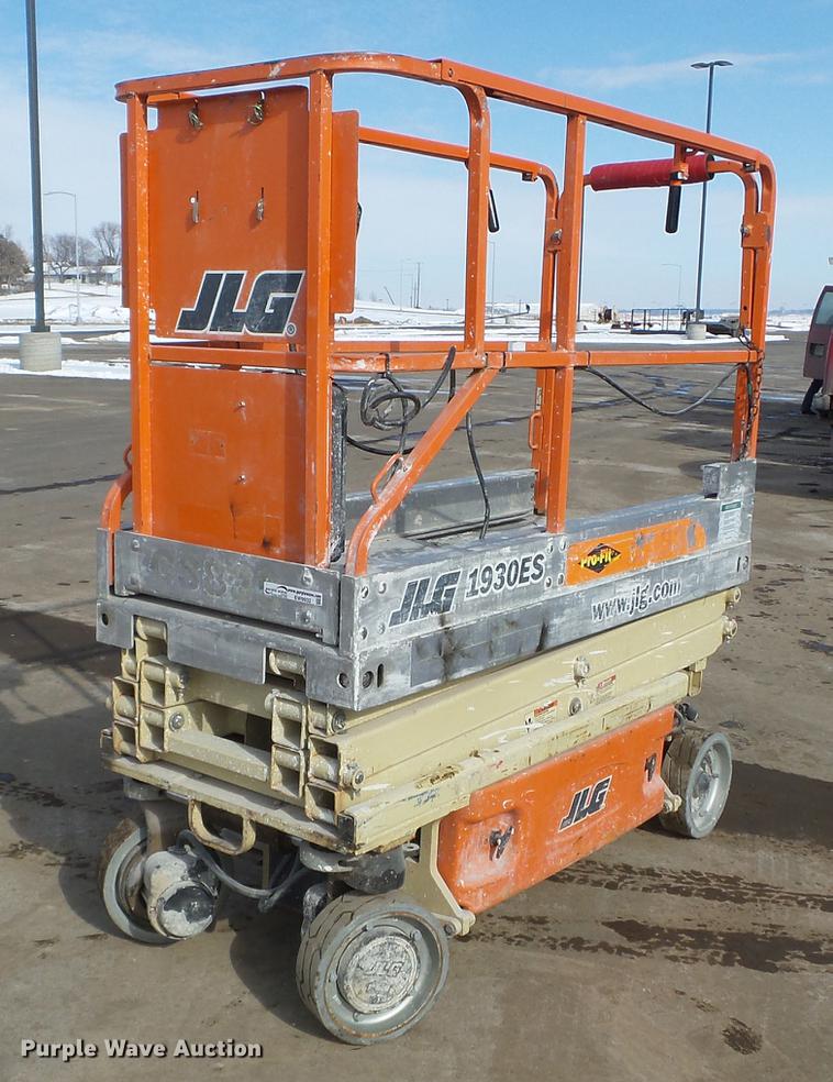 image for item EW9932 2005 JLG 1930ES scissor lift