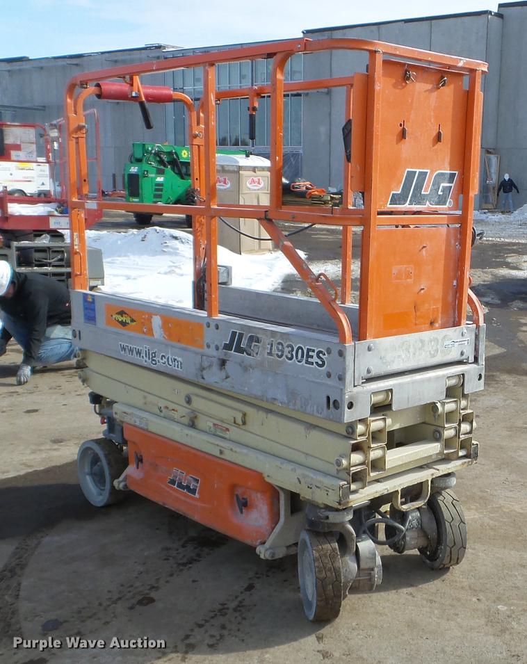 image for item EW9932 2005 JLG 1930ES scissor lift