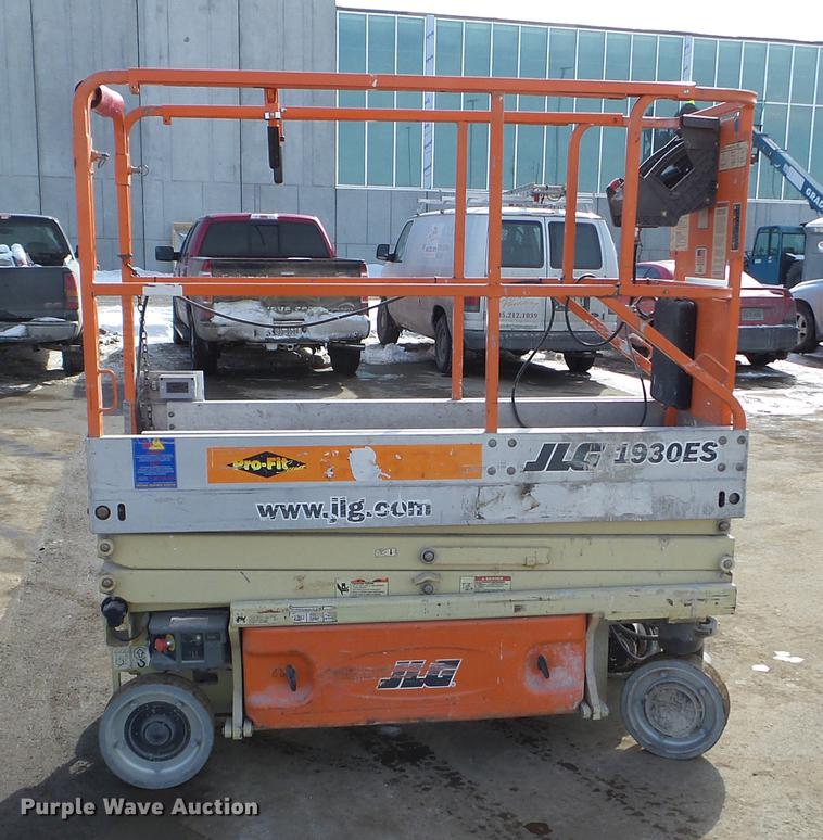image for item EW9932 2005 JLG 1930ES scissor lift