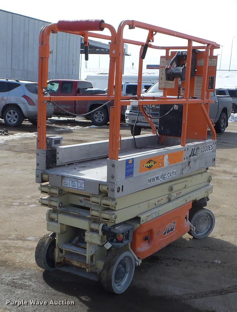 image for item EW9932 2005 JLG 1930ES scissor lift