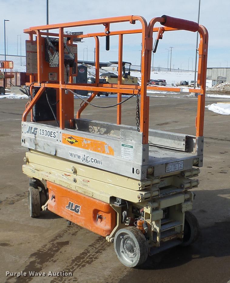 image for item EW9932 2005 JLG 1930ES scissor lift