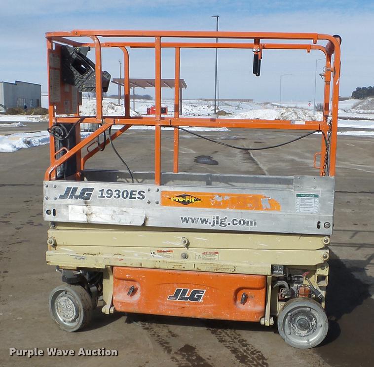image for item EW9932 2005 JLG 1930ES scissor lift