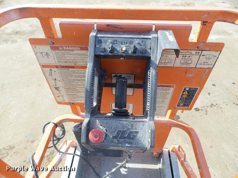 image for item EW9932 2005 JLG 1930ES scissor lift