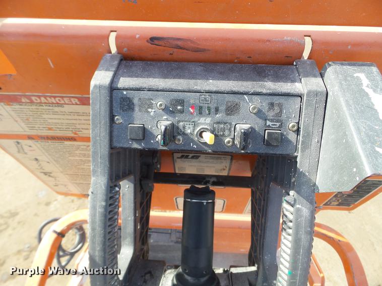 image for item EW9932 2005 JLG 1930ES scissor lift