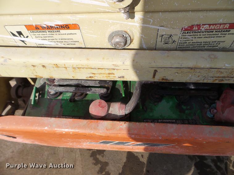 image for item EW9932 2005 JLG 1930ES scissor lift