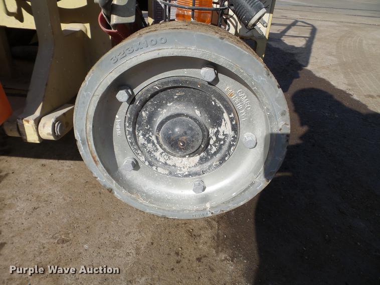 image for item EW9932 2005 JLG 1930ES scissor lift