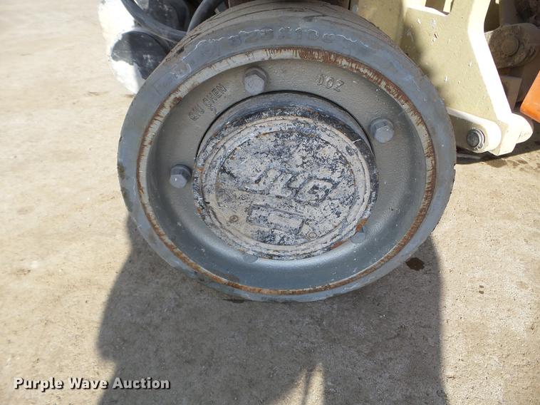 image for item EW9932 2005 JLG 1930ES scissor lift