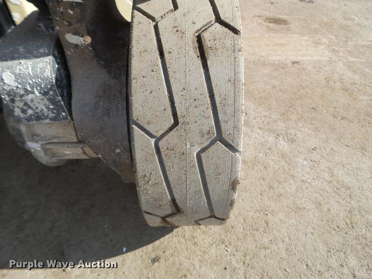 image for item EW9932 2005 JLG 1930ES scissor lift