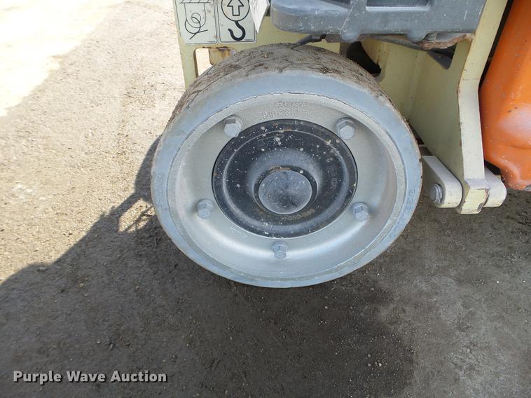 image for item EW9932 2005 JLG 1930ES scissor lift