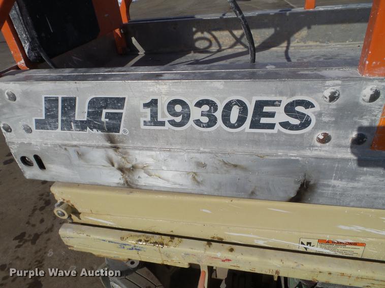 image for item EW9932 2005 JLG 1930ES scissor lift