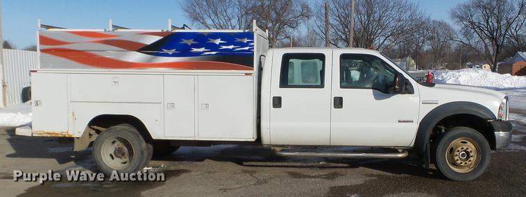 image for item EW9952 2006 Ford F450 Super Duty Crew Cab utility truck