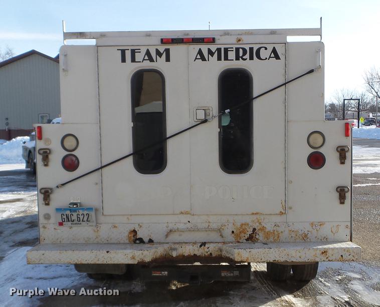 image for item EW9952 2006 Ford F450 Super Duty Crew Cab utility truck