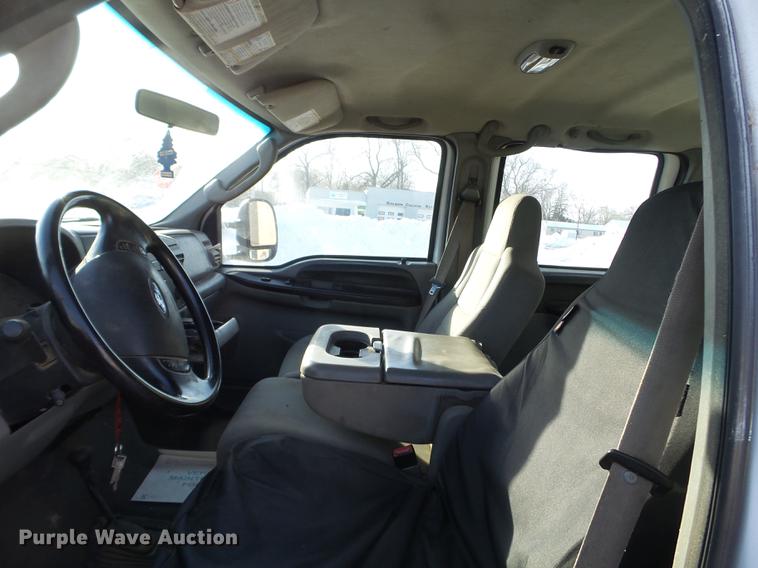 image for item EW9952 2006 Ford F450 Super Duty Crew Cab utility truck