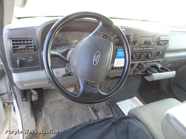 image for item EW9952 2006 Ford F450 Super Duty Crew Cab utility truck