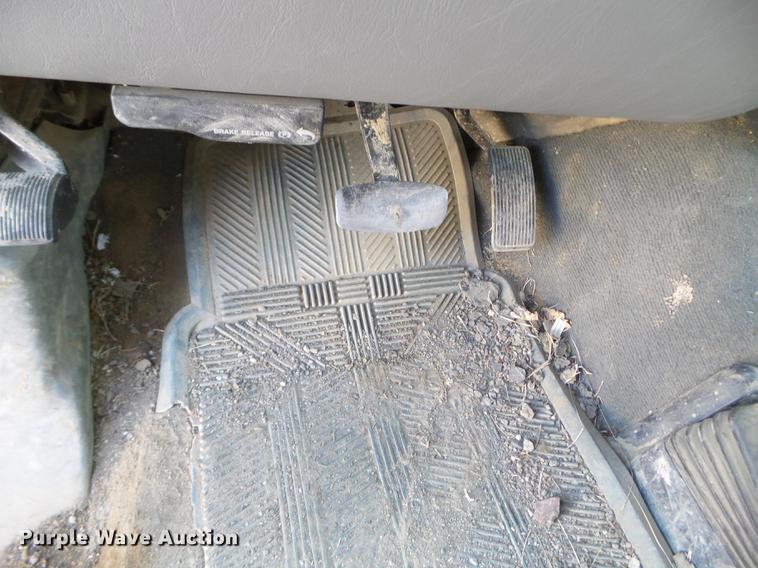 image for item EW9952 2006 Ford F450 Super Duty Crew Cab utility truck