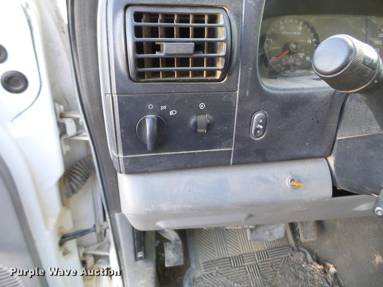 image for item EW9952 2006 Ford F450 Super Duty Crew Cab utility truck